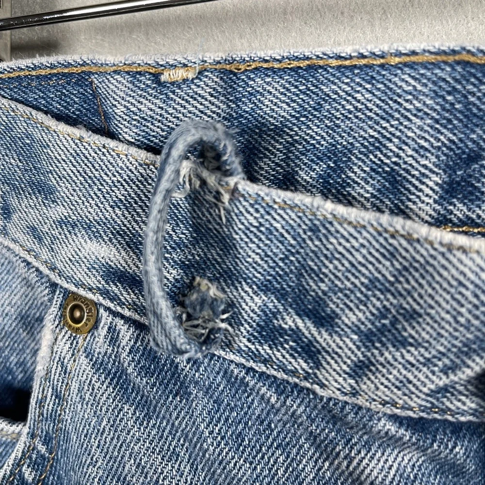 Wrangler Authentic Mens 35x30 Regular Fit Light Wash Denim Jeans